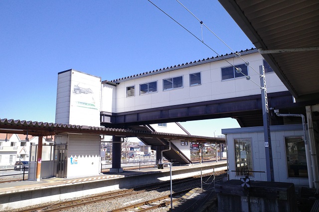 石巻駅の駅構内の陸橋の写真