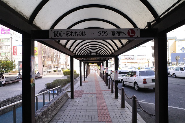 盛岡駅東口のタクシー乗り場の写真