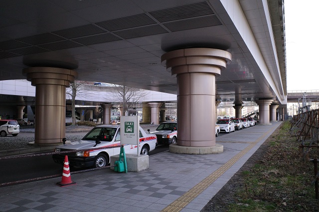 盛岡駅西口のタクシー乗り場の写真