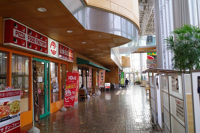 新庄駅のユメリアの食事のできる場所の写真