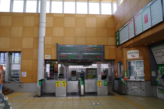 新庄駅の改札の風景