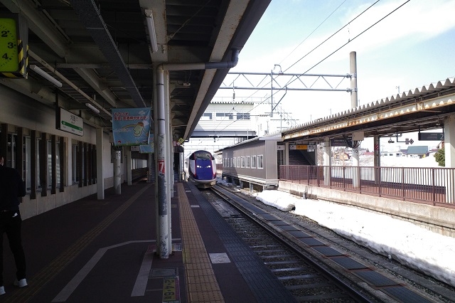大石田駅の山形新幹線の写真