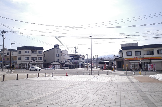 大石田駅の駅の正面の風景写真