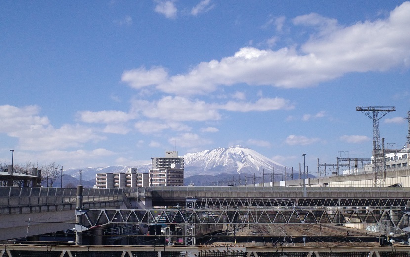 盛岡駅から見た岩手山写真