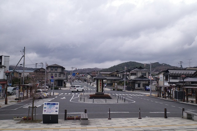平泉駅の駅前の風景写真