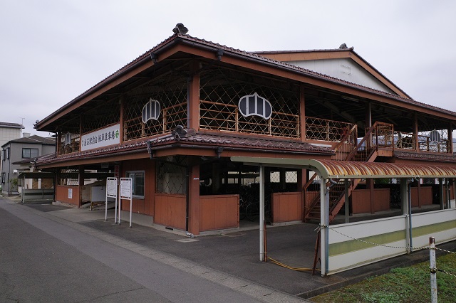 白石駅の構内の風景写真