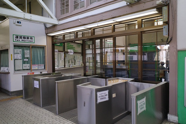 白河駅の駅の改札の写真