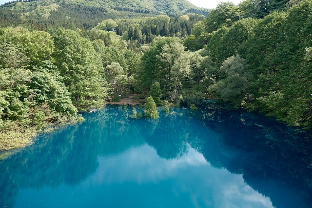 「秋扇湖」の春の風景写真