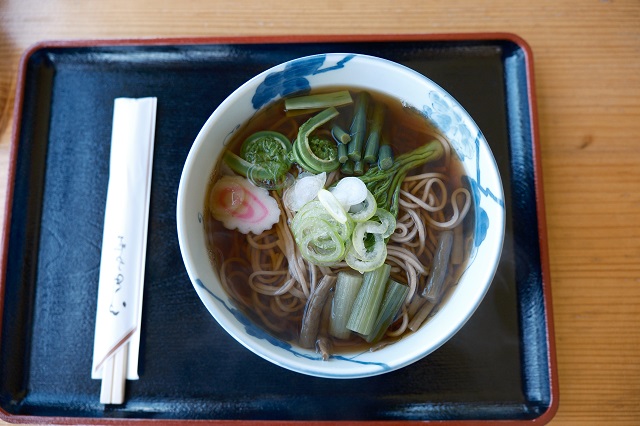たつこ茶屋の山菜そばの写真