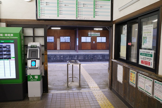 伊達駅の改札の風景写真