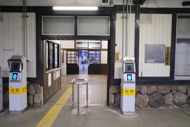 伊達駅の改札の風景写真
