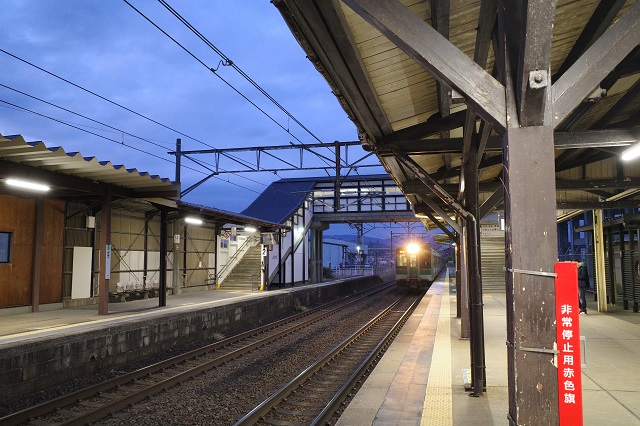 伊達駅のホームの風景