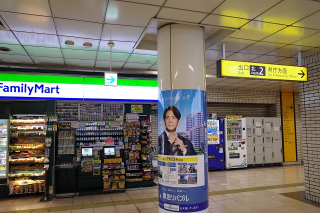 勾当台公園駅北改札のコインロッカーの写真