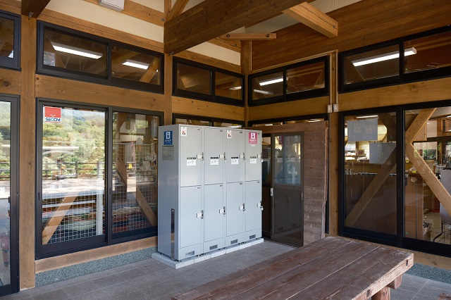 鳴子峡レストハウスのコインロッカーの設置の写真