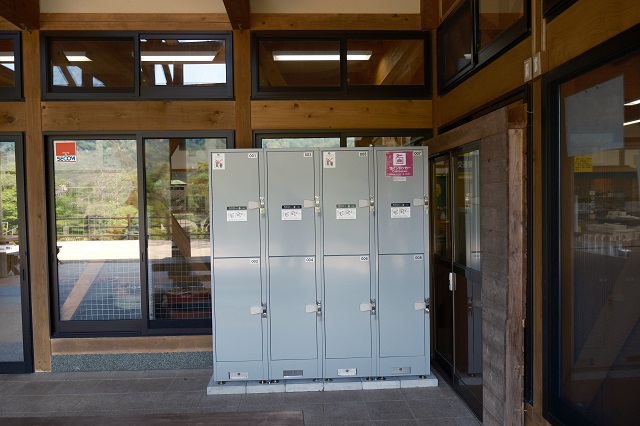 鳴子峡レストハウスのコインロッカーの設置の写真
