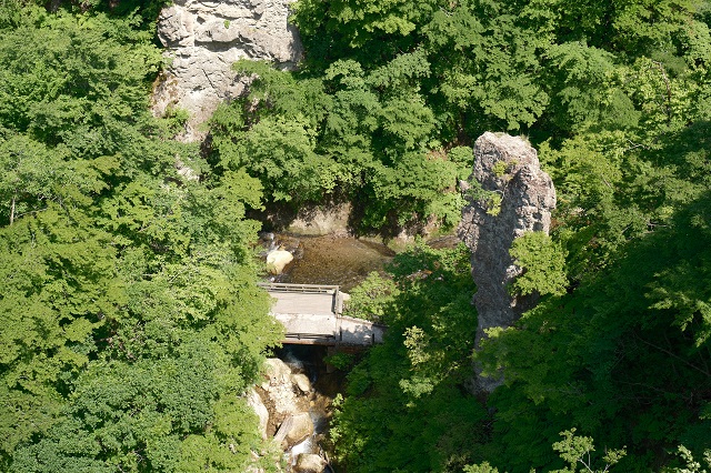 鳴子峡の遊歩道の観光写真