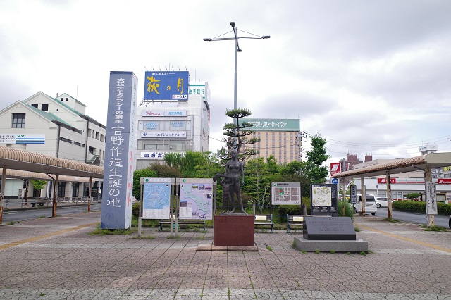 古川駅の正面の風景写真