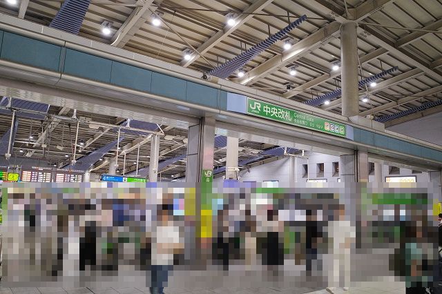 品川駅中央改札の写真