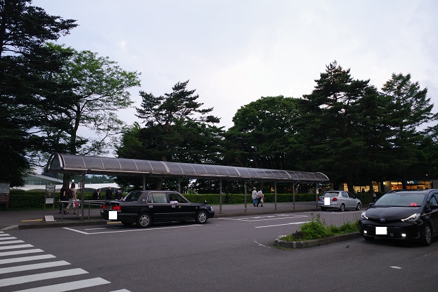 軽井沢駅南口のタクシー乗り場の写真