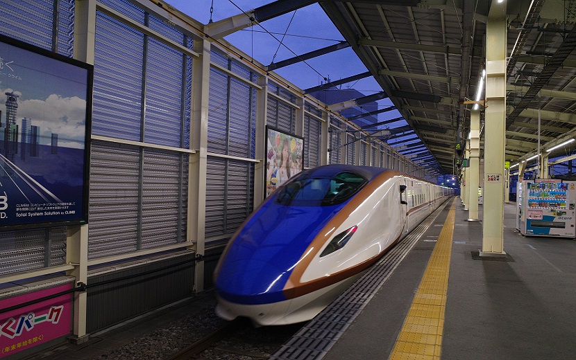 軽井沢駅のホームの表示板の写真