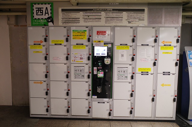 新宿駅④番の場所のコインロッカー