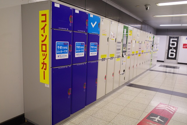 新宿駅⑩番の場所のコインロッカー