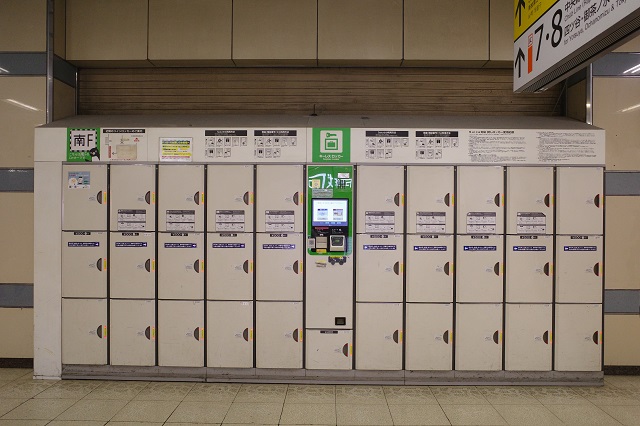 新宿駅⑫番の場所のコインロッカー