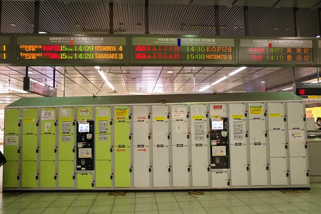 新宿駅⑬番の場所のコインロッカー