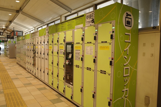 品川駅のコインロッカーの写真