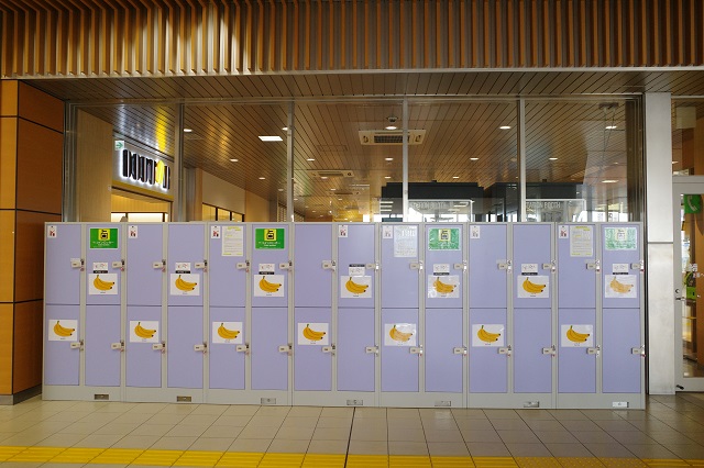 「新青森駅」の二階のコインロッカーの設置場所の写真