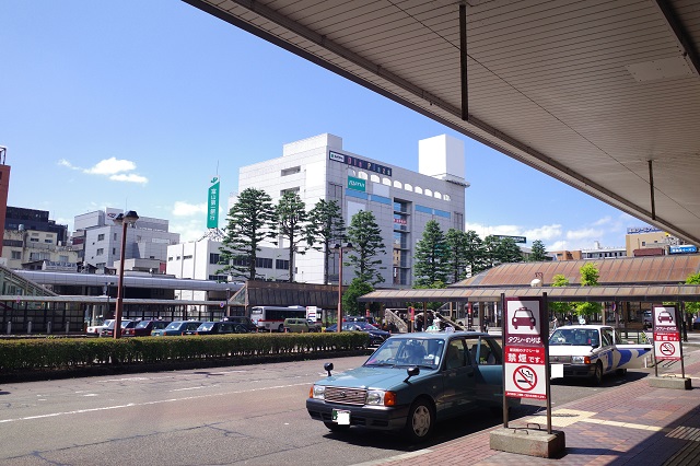 長岡駅大手口のタクシー乗り場の写真