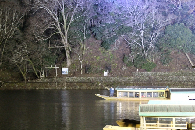 「船頭多くして船山に登る」のイメージ写真