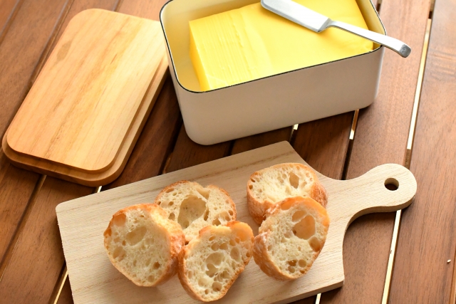 傷口に塩を塗るのイメージ写真