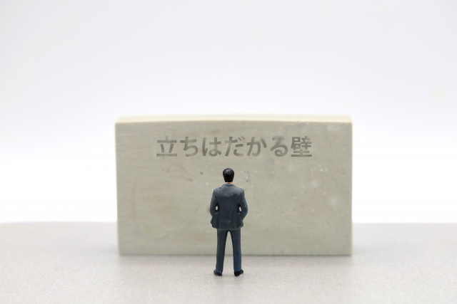 八方塞がりのイメージ写真