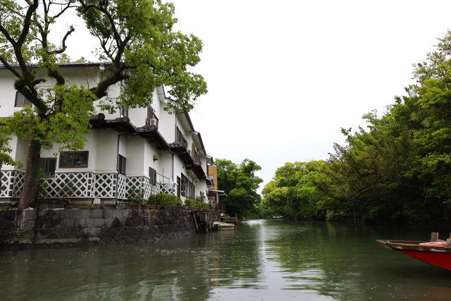 「船頭多くして船山に登る」のイメージ写真