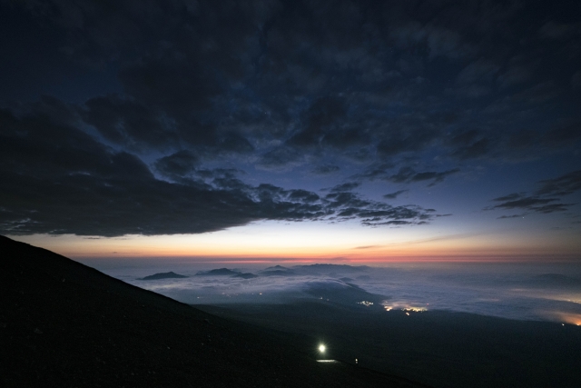 「天は自ら助くる者を助く」の天のイメージ写真