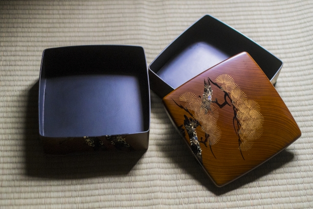 重箱の隅をつつくのイメージ写真