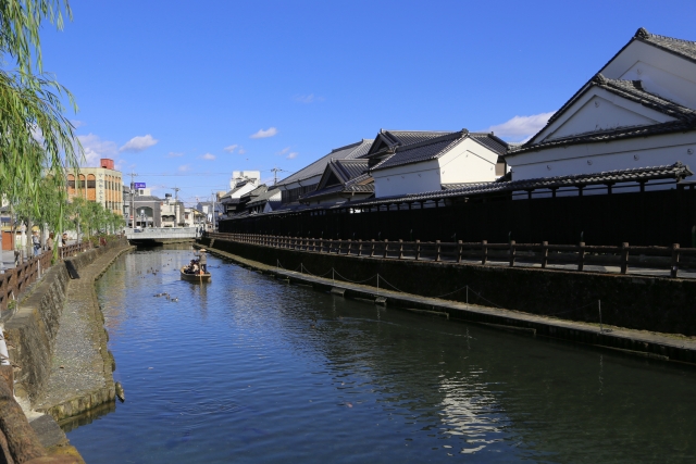 「船頭多くして船山に登る」のイメージ写真