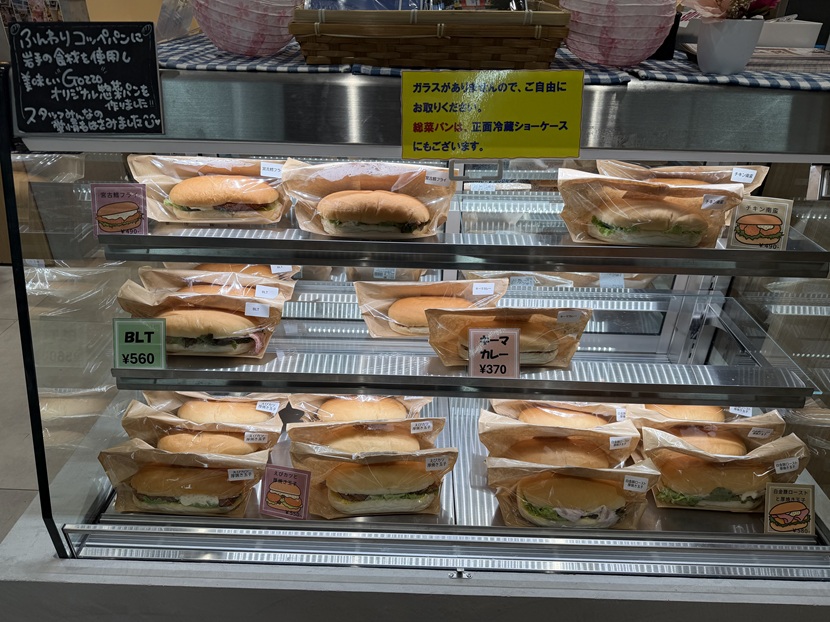 盛岡駅 福田パンの販売商品の様子（現地写真）