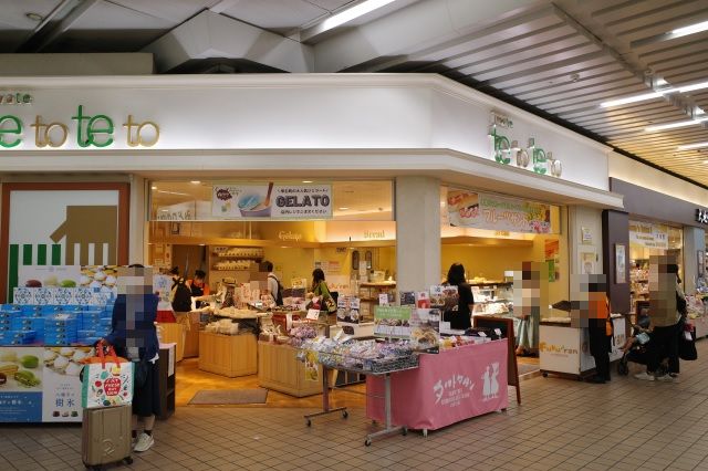 盛岡駅の福田パンのお店の風景写真