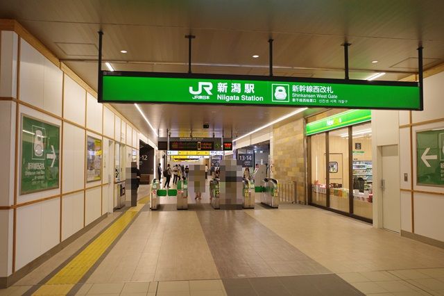 新潟駅の新幹線西改札の写真