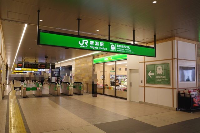新潟駅新幹線西改札の写真