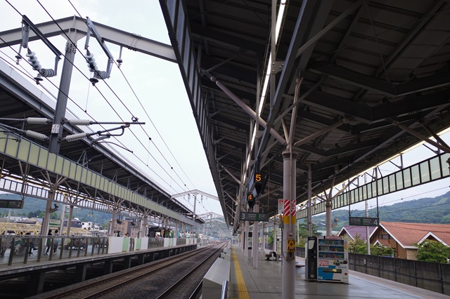 軽井沢駅の新幹線ホームの風景写真