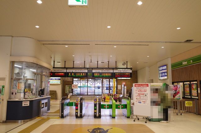 郡山駅一階の在来線の改札風景