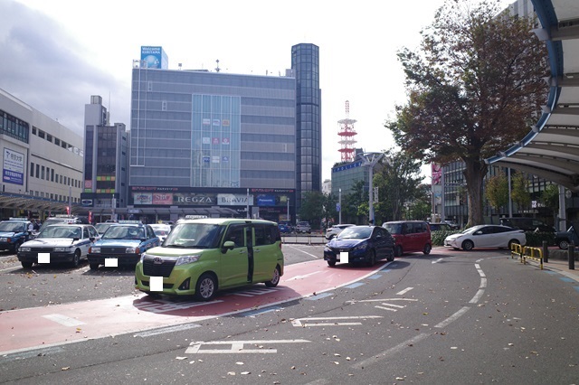 郡山駅の一般車の進入の様子の写真