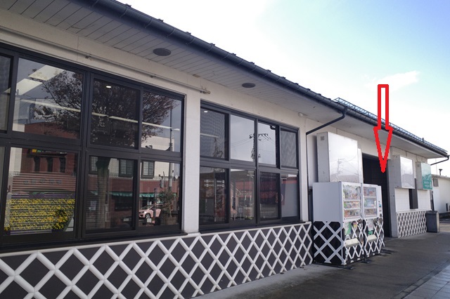 喜多方駅のコインロッカーの外からの入り口