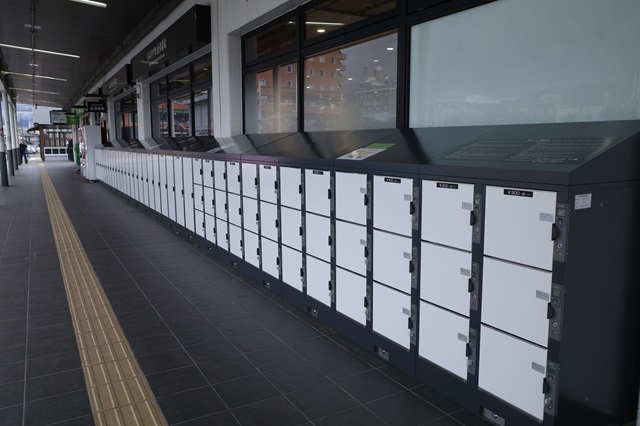 会津若松駅駅正面に見て左側のコインロッカーの設置写真