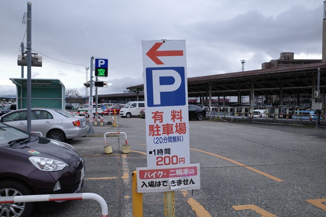 会津若松駅駅前の駐車場の写真