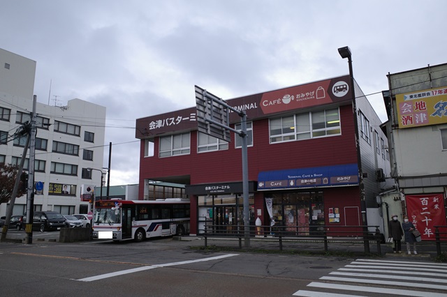 会津若松駅のバスターミナルの写真