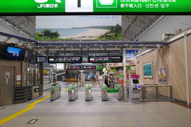 八戸駅の改札の風景写真